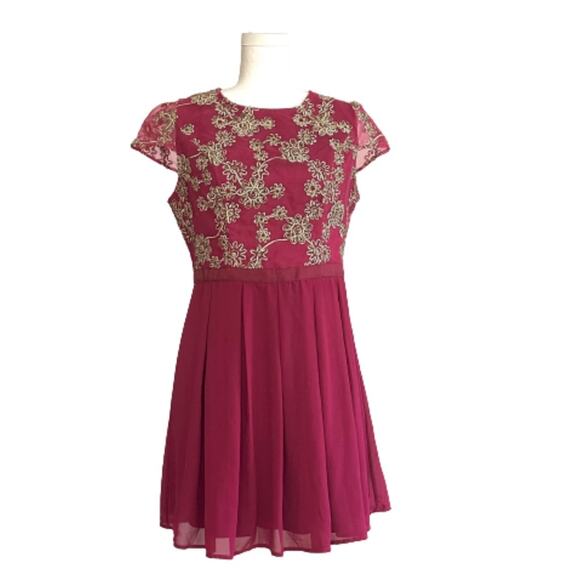 Jun Ivy Dress Berry Gold Floral Brocade Cap Sleeve Pleated Fit Flare Medium NEW - Picture 11 of 12
